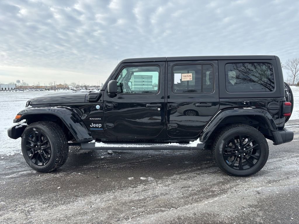 Used 2023 Jeep Wrangler Unlimited Sahara w/ Safety Group image 7