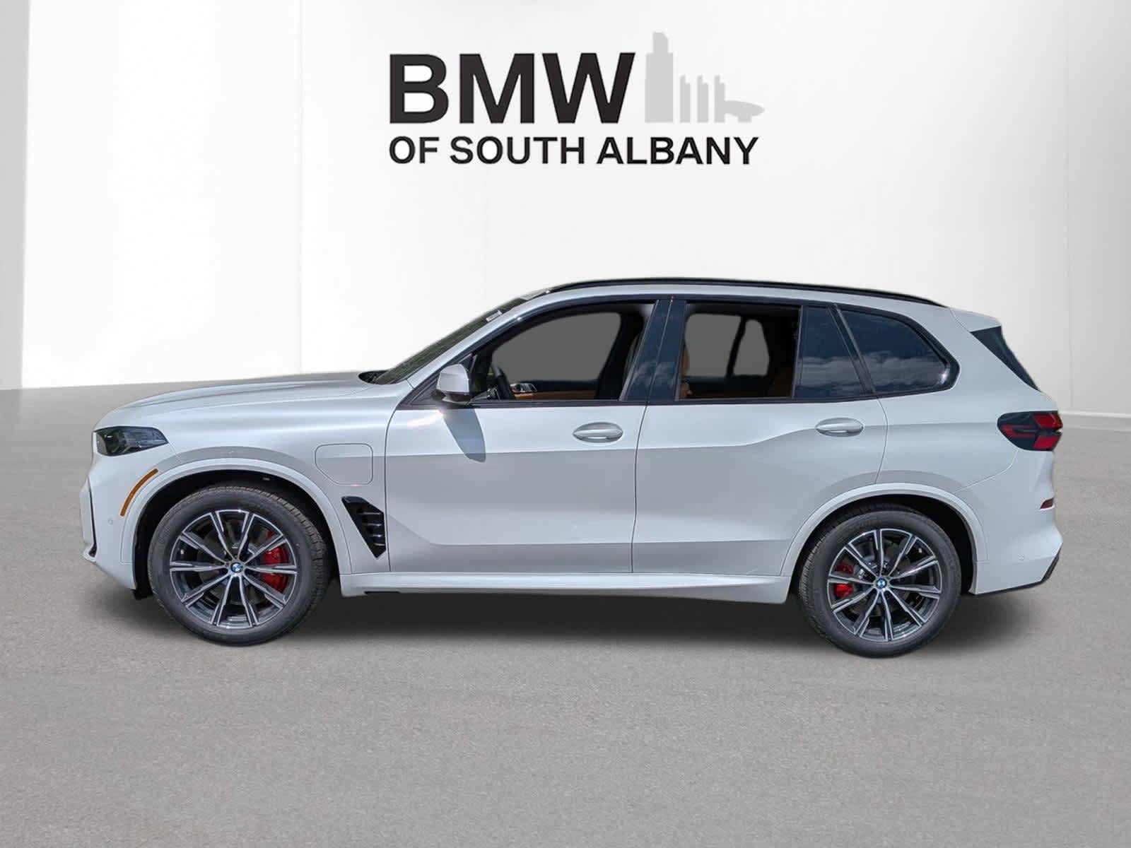 New 2026 BMW X5 xDrive50e w/ M Sport Package AWD/4WD image 3