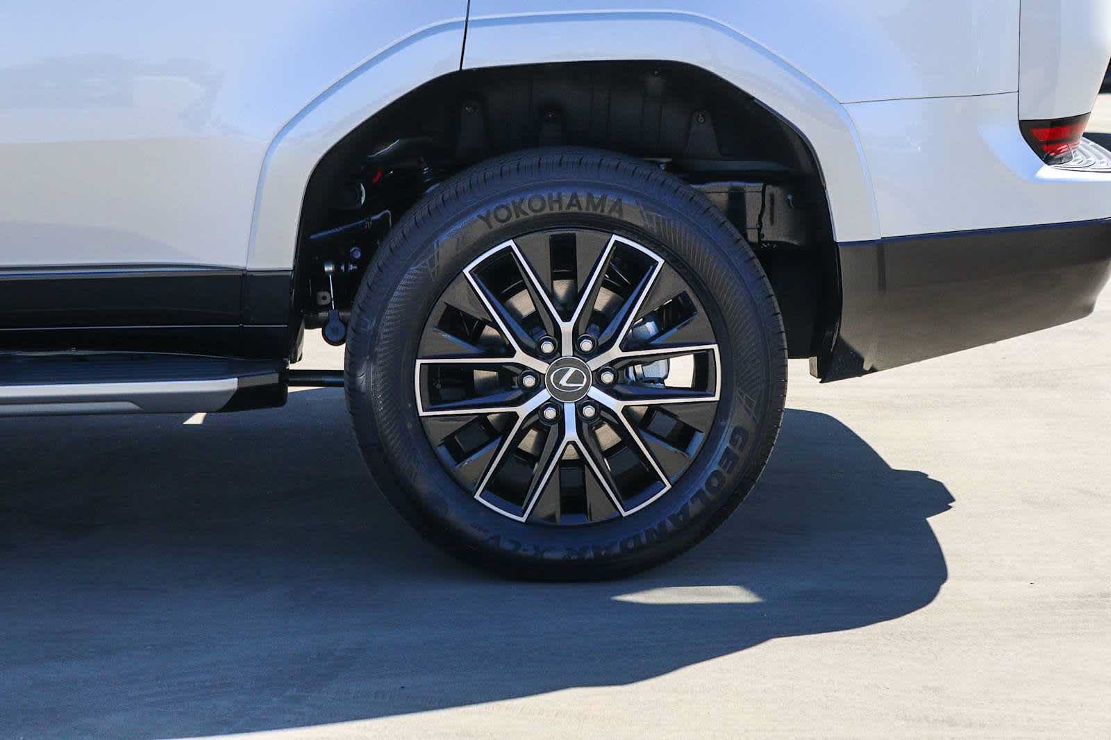 New 2026 Lexus GX 550 w/ Accessory Package (2T) AWD/4WD image 12