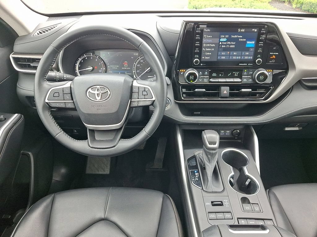Used 2022 Toyota Highlander XLE AWD/4WD image 12