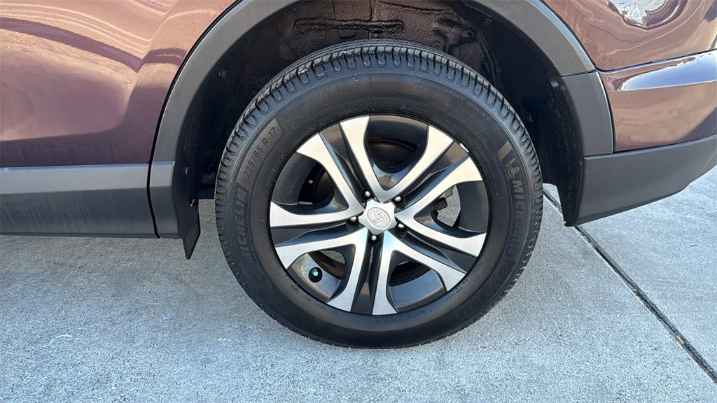 Used 2018 Toyota RAV4 LE image 10