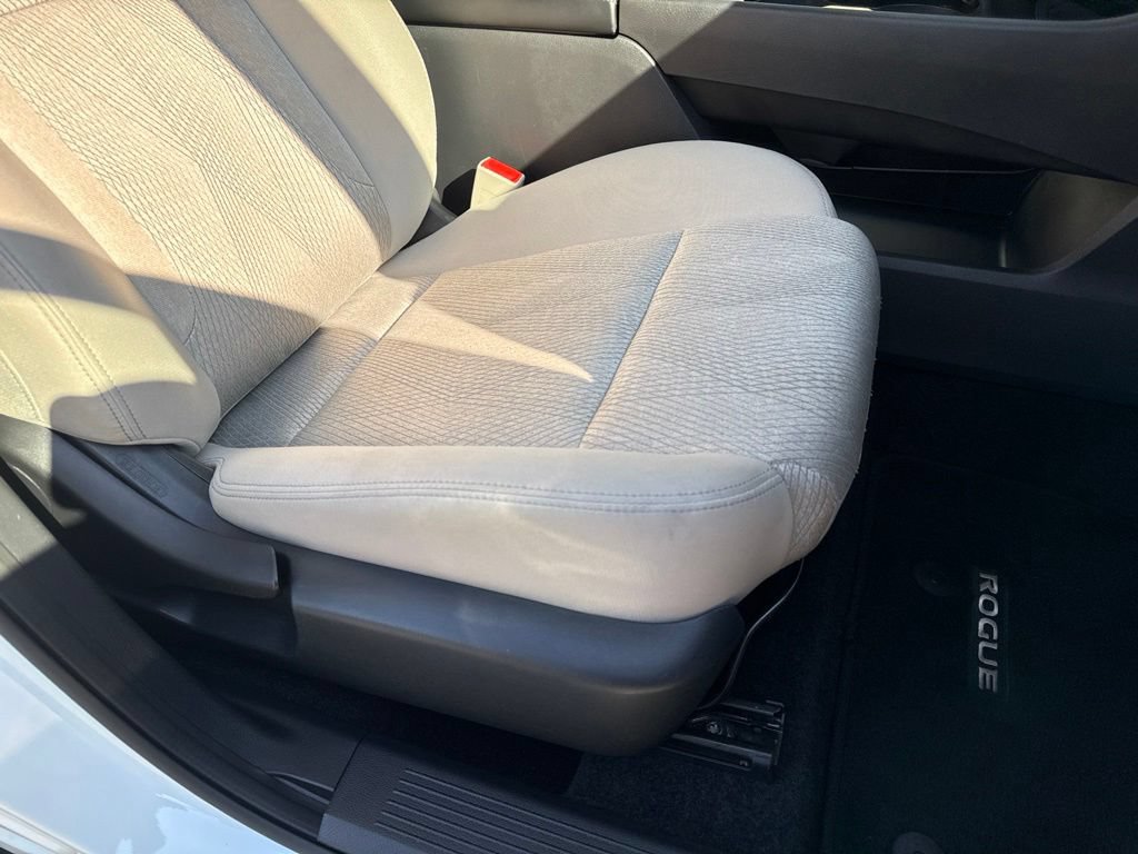 Certified 2025 Nissan Rogue SV FWD image 41