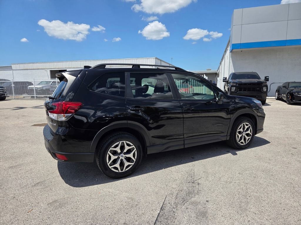 Used 2020 Subaru Forester Premium AWD/4WD image 14