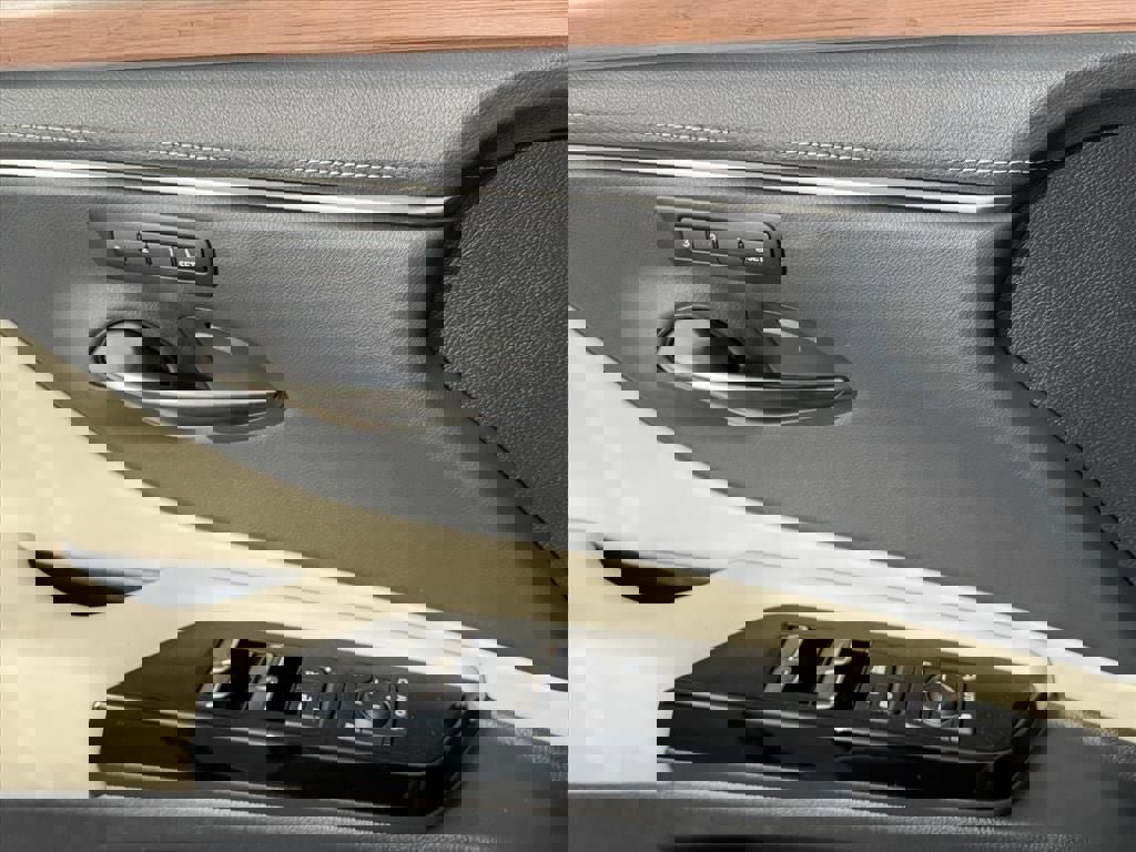 Used 2024 Lexus ES 300h w/ Premium Package image 17