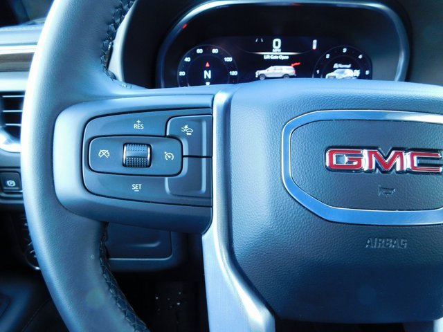 Used 2024 GMC Yukon SLE image 39