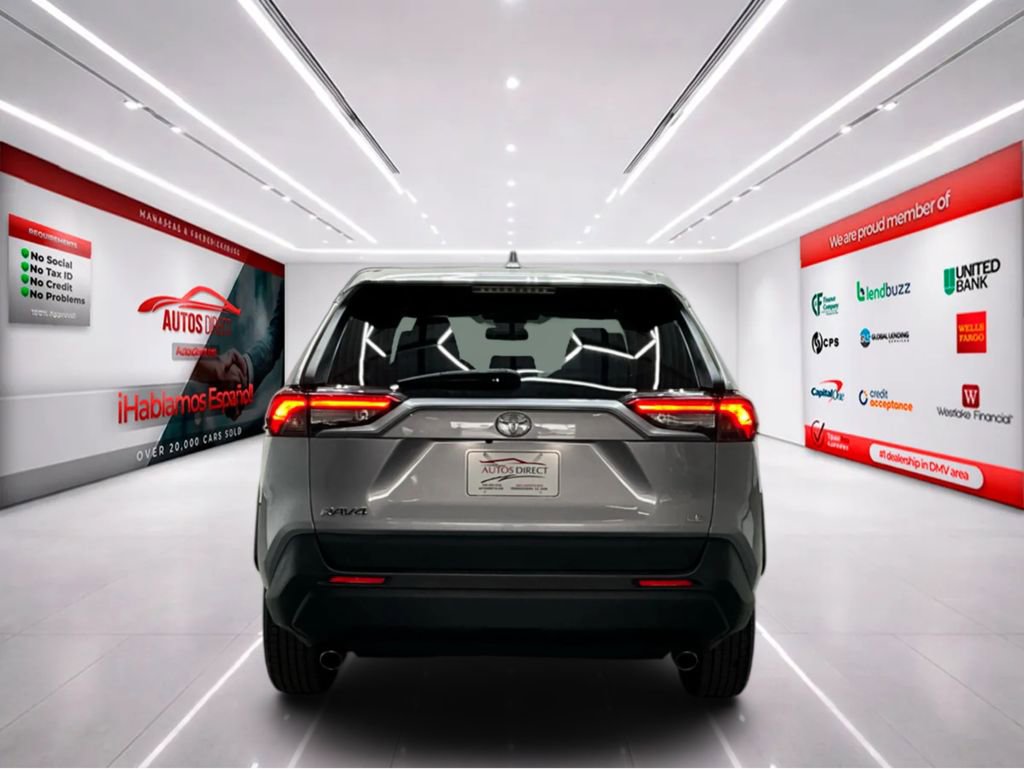 Used 2022 Toyota RAV4 LE image 7