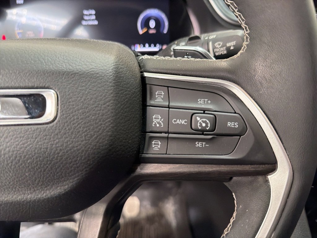 Used 2023 Jeep Grand Cherokee L Limited w/ Luxury Tech Group II image 17