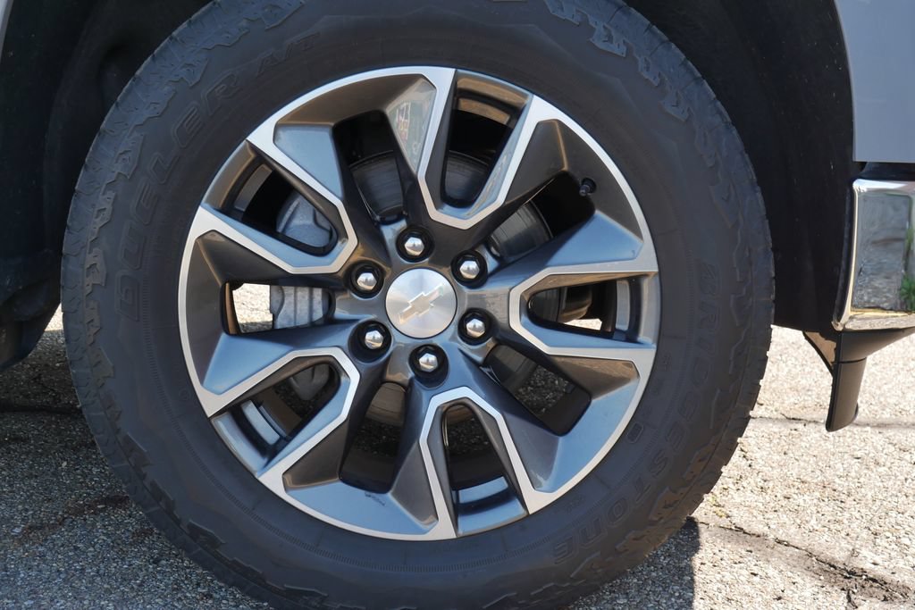 Used 2024 Chevrolet Silverado 1500 LT AWD/4WD image 7