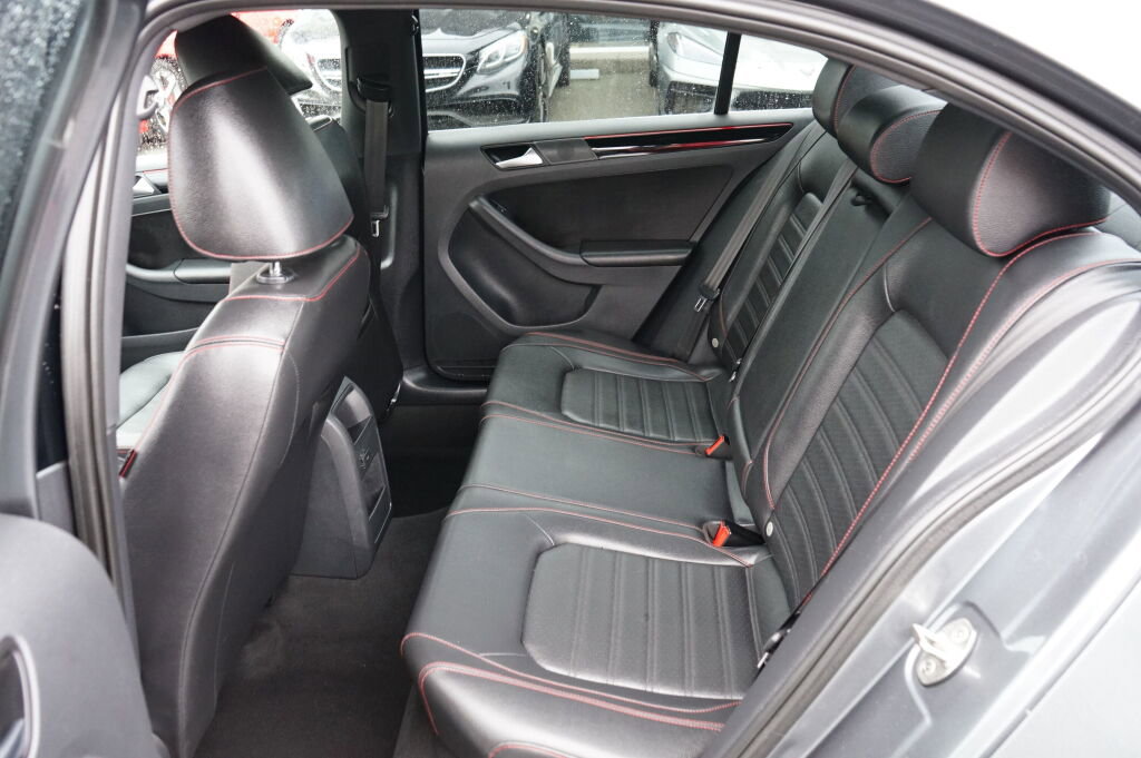 Used 2017 Volkswagen Jetta GLI image 12