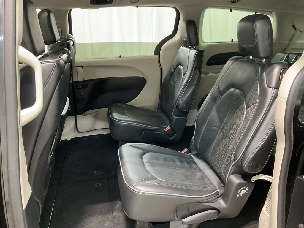 Used 2018 Chrysler Pacifica Limited w/ Tire & Wheel Group image 21