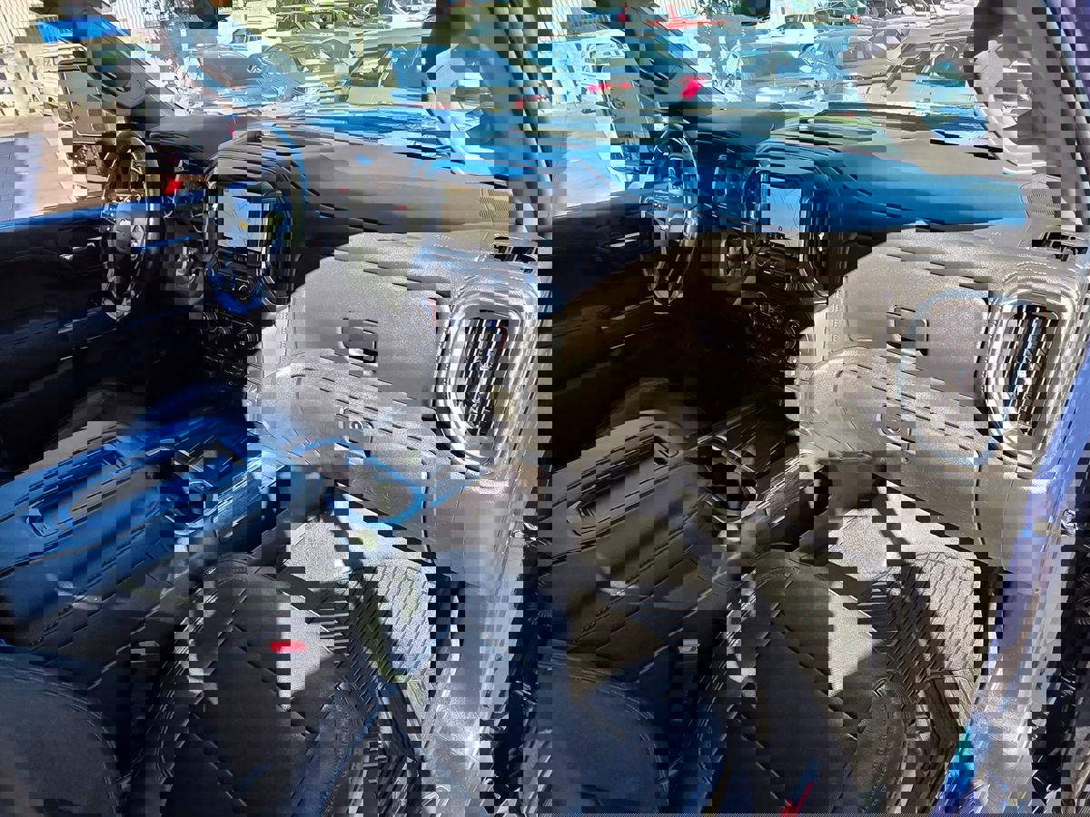 Used 2020 Chevrolet Silverado 2500 LTZ w/ LTZ Premium Package image 15