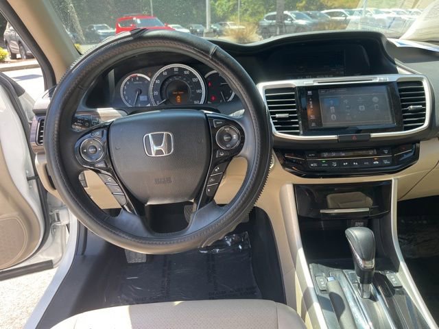 Used 2017 Honda Accord Touring image 17