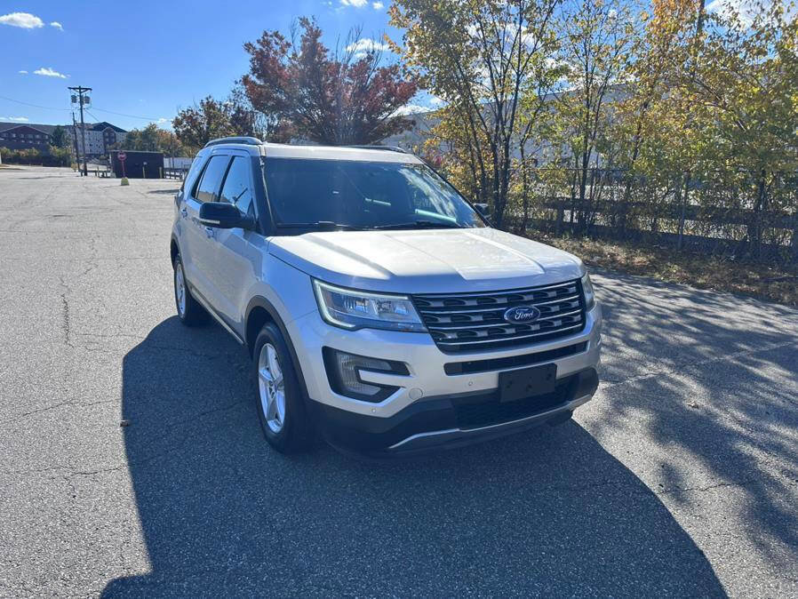 Used 2016 Ford Explorer XLT w/ Equipment Group 202A image 11