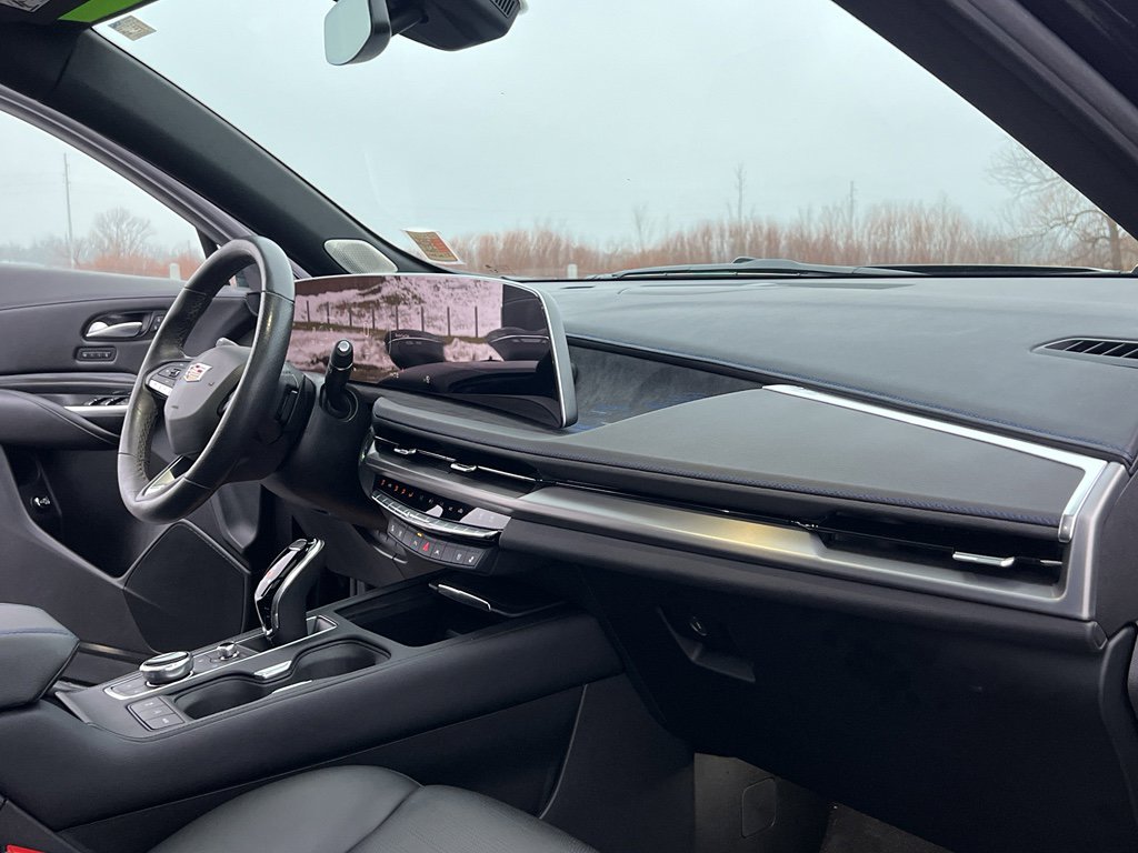 Used 2024 Cadillac XT4 Sport image 29