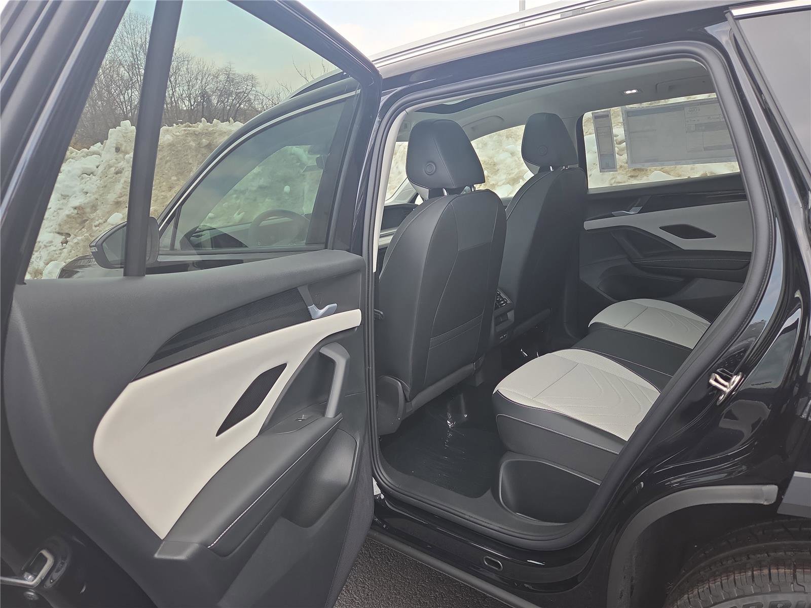 New 2026 Volkswagen Tiguan SE image 23