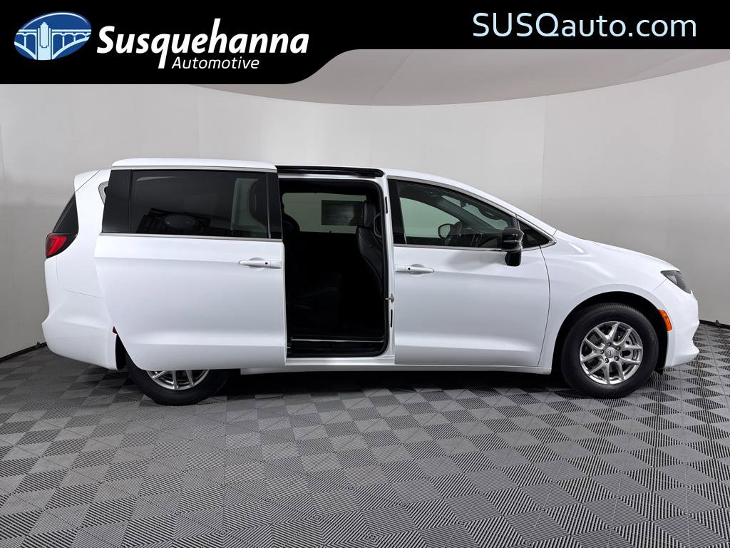 New 2026 Chrysler Voyager LX image 6