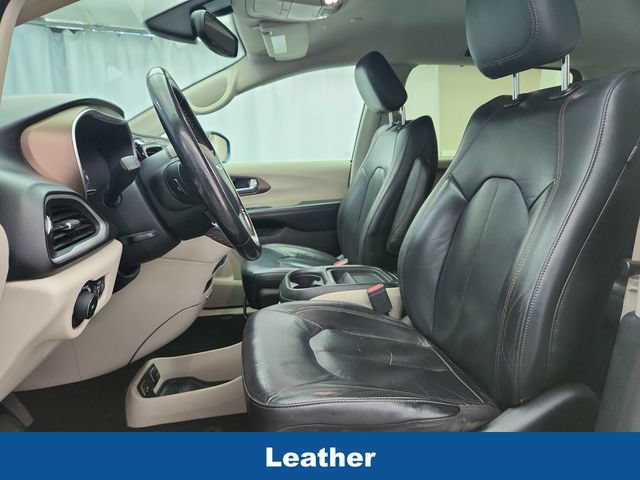 Used 2019 Chrysler Pacifica Touring-L FWD image 10