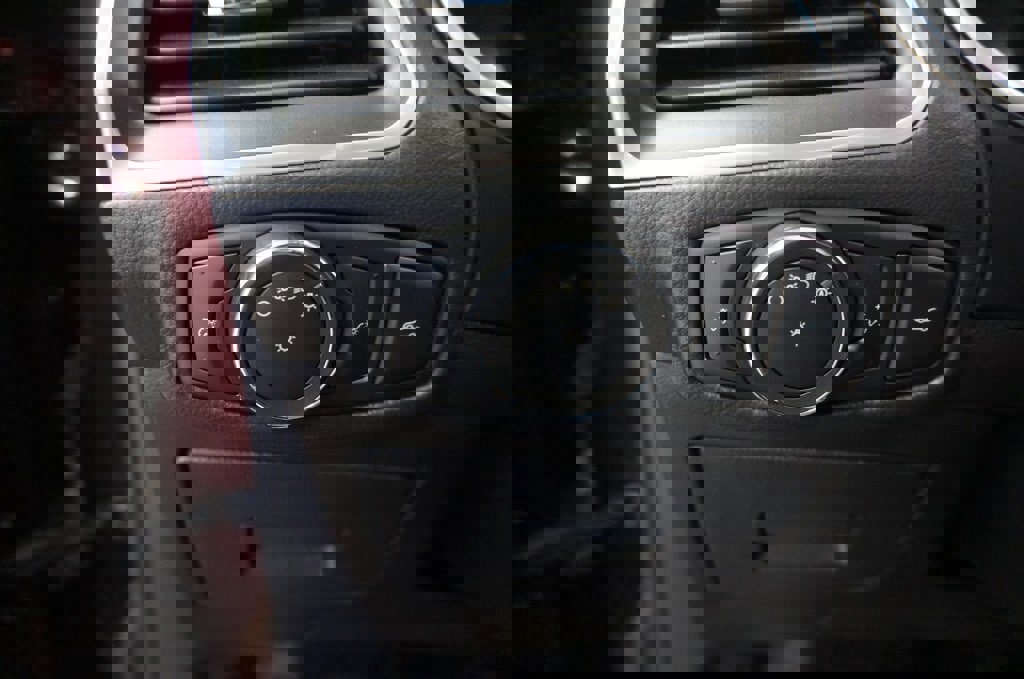 Used 2017 Ford Edge Titanium w/ Equipment Group 301A AWD/4WD image 13