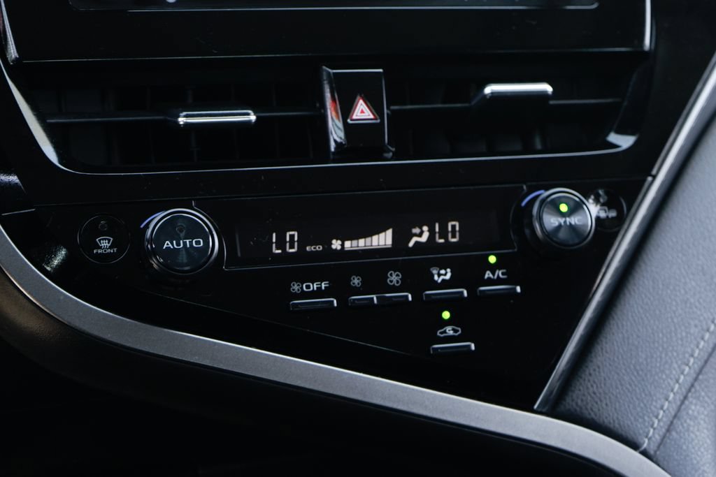 Used 2022 Toyota Camry SE w/ Convenience Package FWD image 30