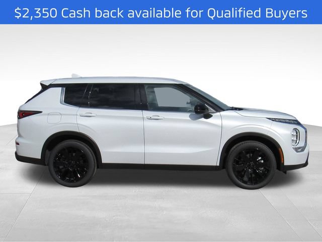 New 2026 Mitsubishi Outlander LE FWD image 2