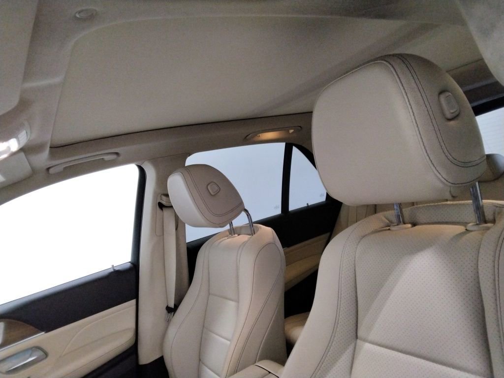 Used 2021 Mercedes-Benz GLE 350 4MATIC w/ Premium Package image 32