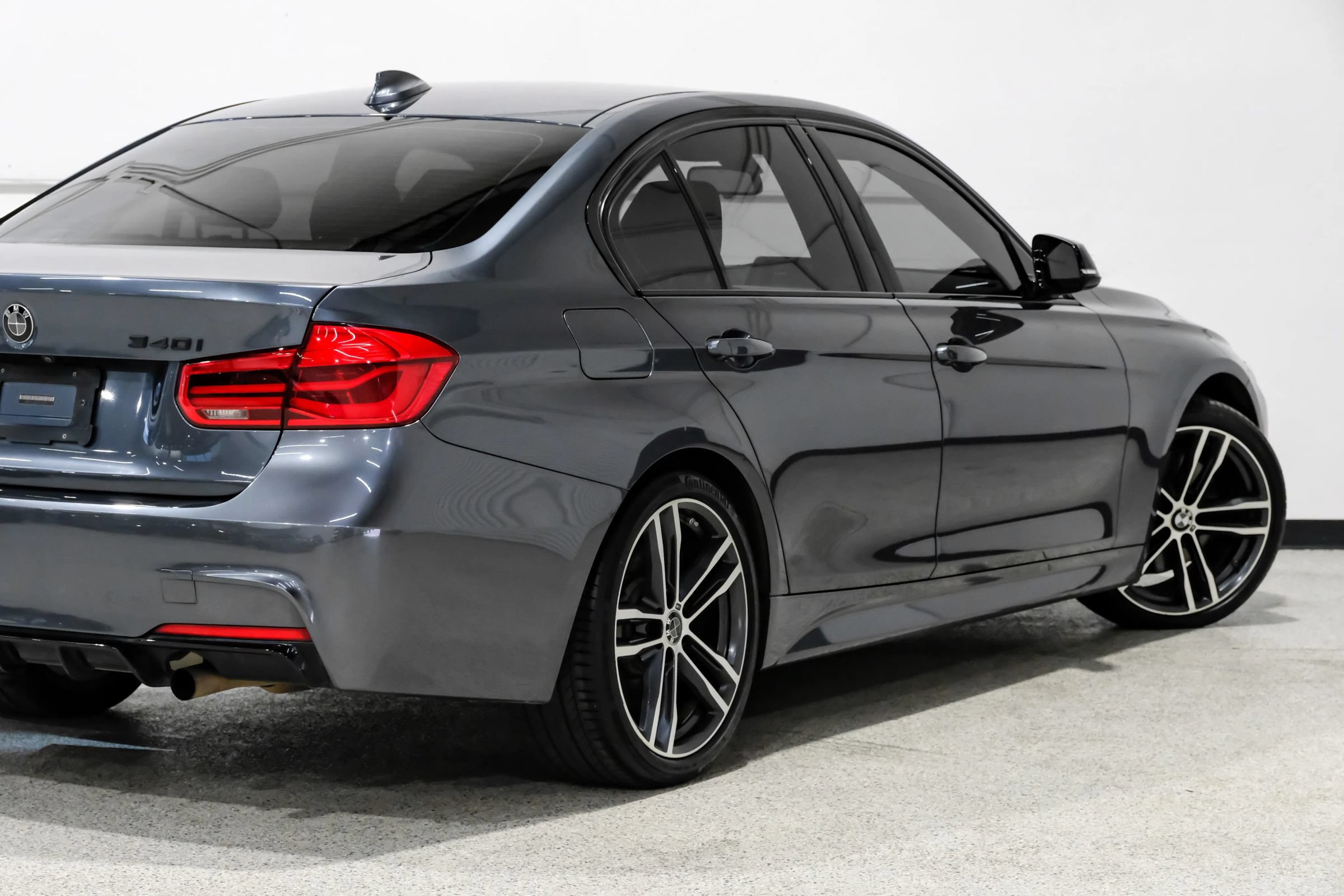 Used 2018 BMW 340i Sedan RWD image 15