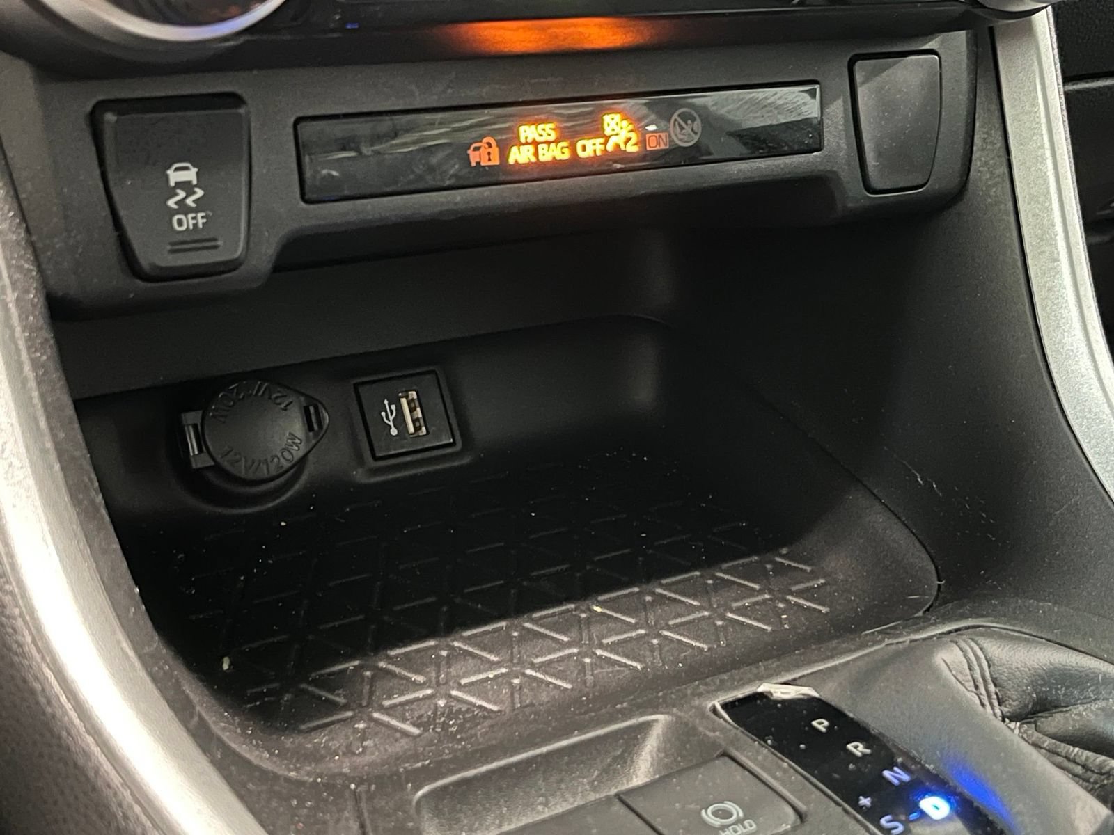 Used 2023 Toyota RAV4 XLE AWD/4WD image 23