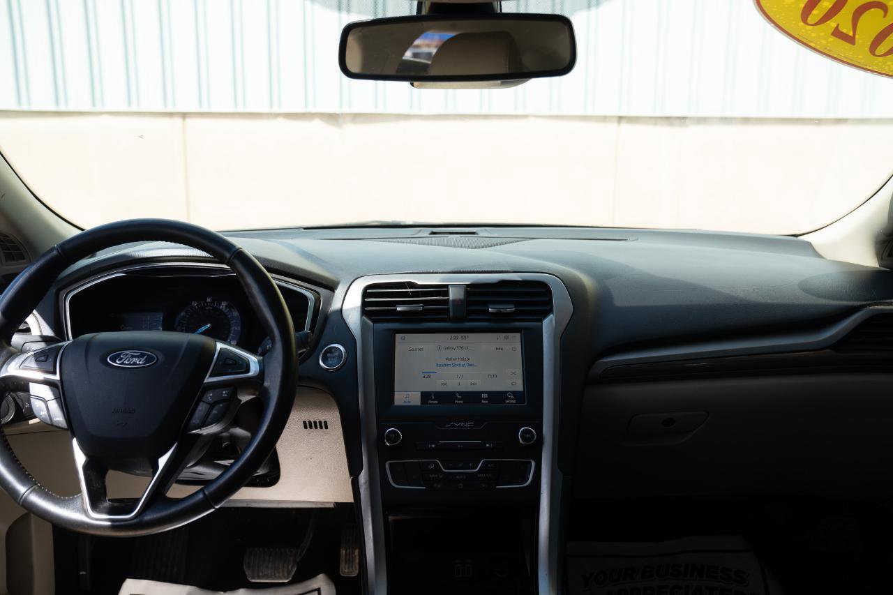 Used 2020 Ford Fusion SEL FWD image 23