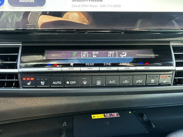 Used 2025 Toyota Sienna Platinum image 39