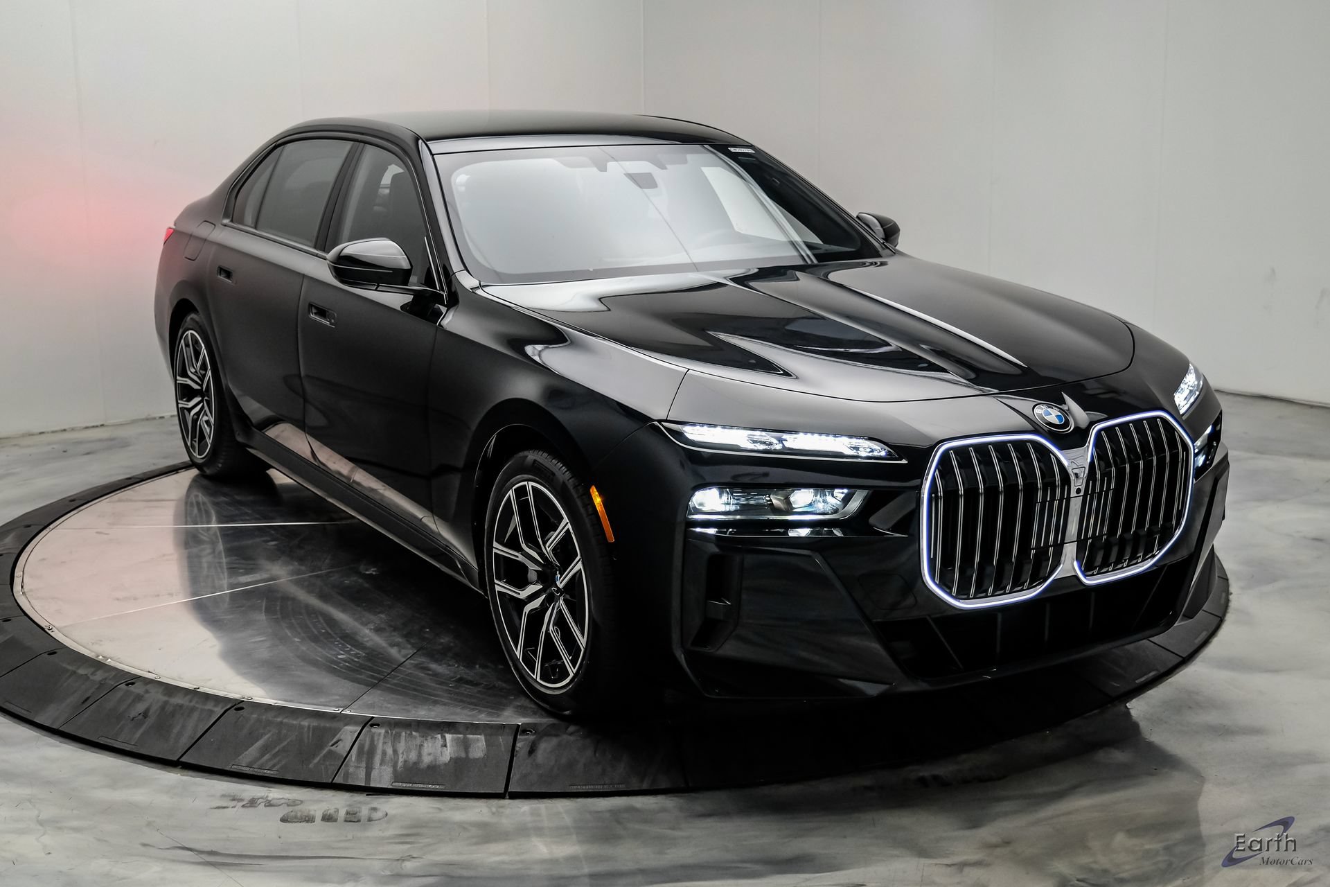 Used 2026 BMW 760i xDrive w/ Executive Package AWD/4WD image 25