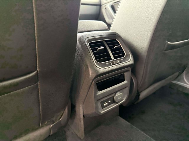 Used 2018 Volkswagen Tiguan SE AWD/4WD image 16