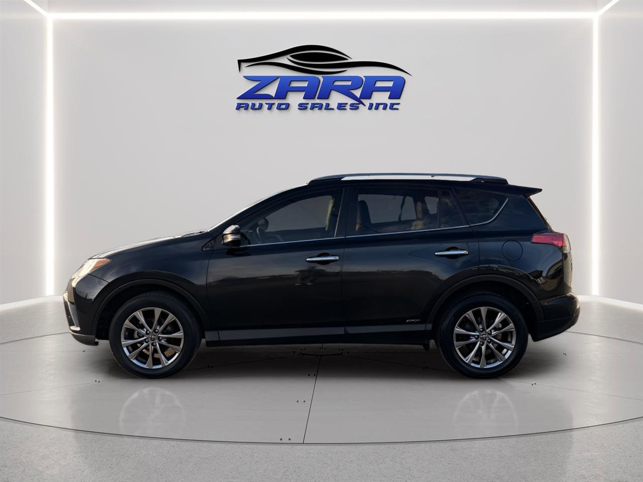 Used 2017 Toyota RAV4 Limited w/ Carpet Mat Package image 3