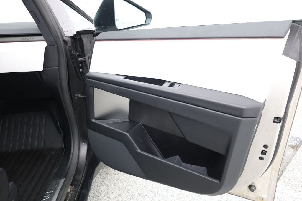 Used 2024 Tesla Cybertruck AWD Crew Cab image 30