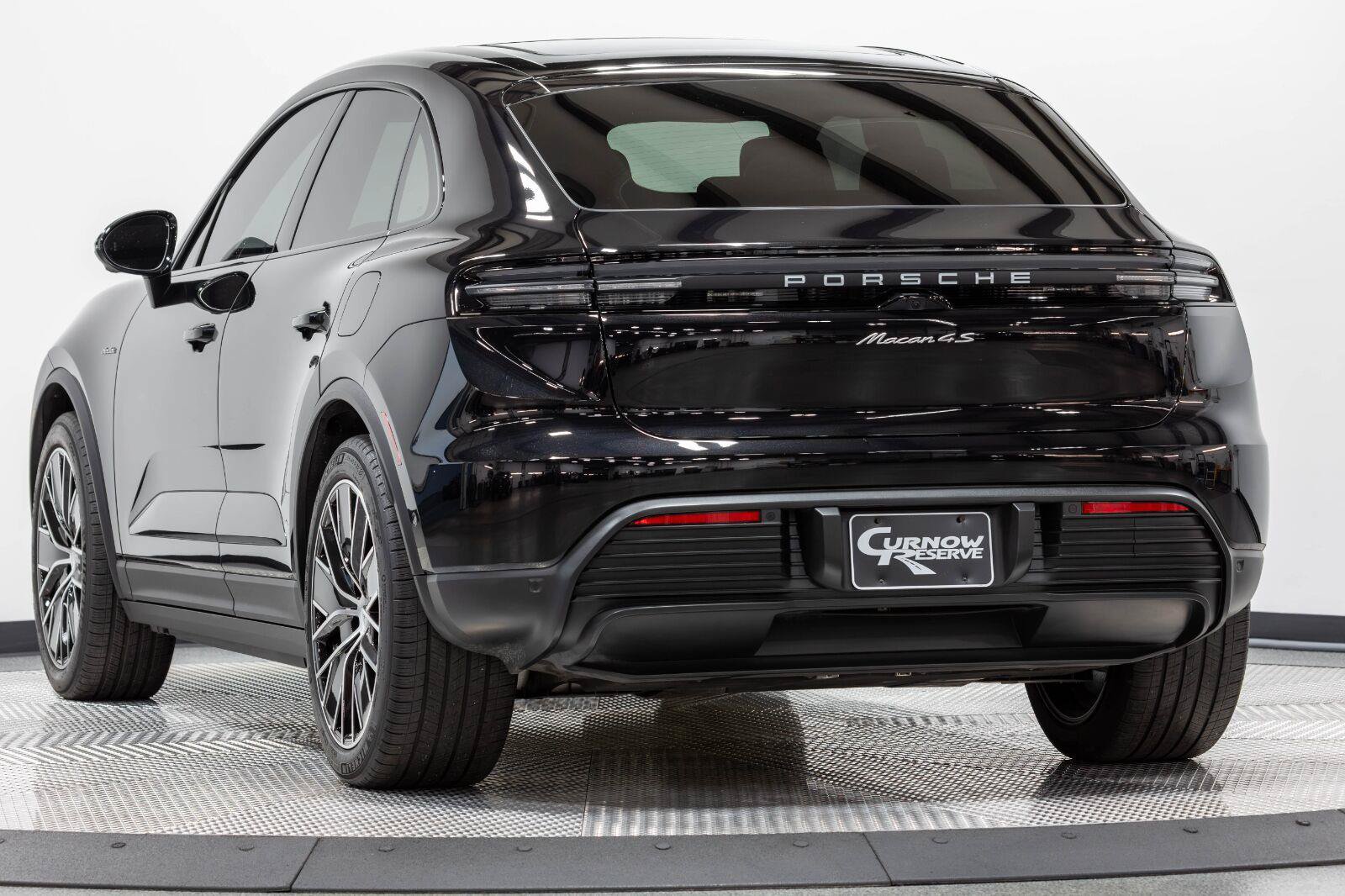Used 2025 Porsche Macan 4S Electric AWD/4WD image 12