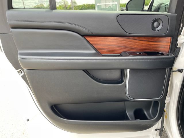 Used 2019 Lincoln Navigator L Reserve AWD/4WD image 32