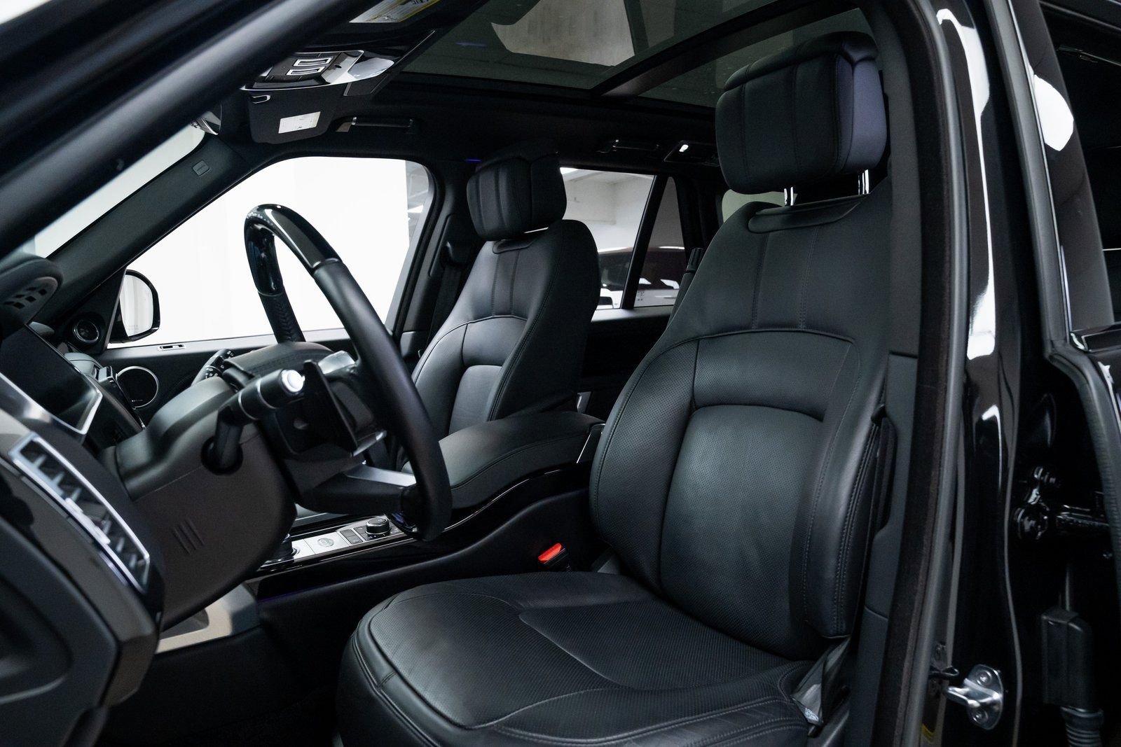 Used 2021 Land Rover Range Rover Westminster Edition image 5