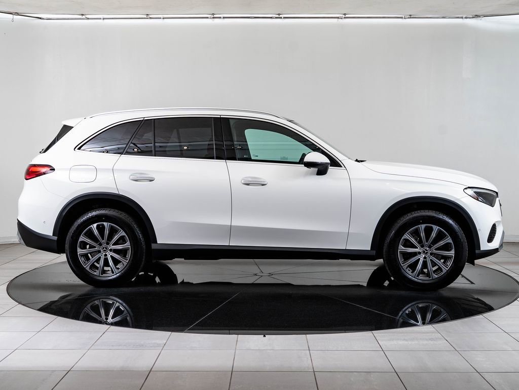 Used 2025 Mercedes-Benz GLC 300 4MATIC image 11
