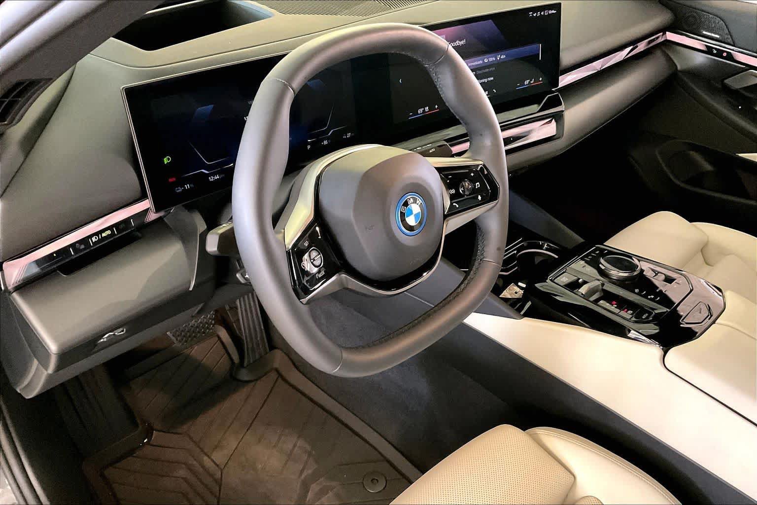Used 2024 BMW i5 eDrive40i w/ M Sport Package RWD image 16