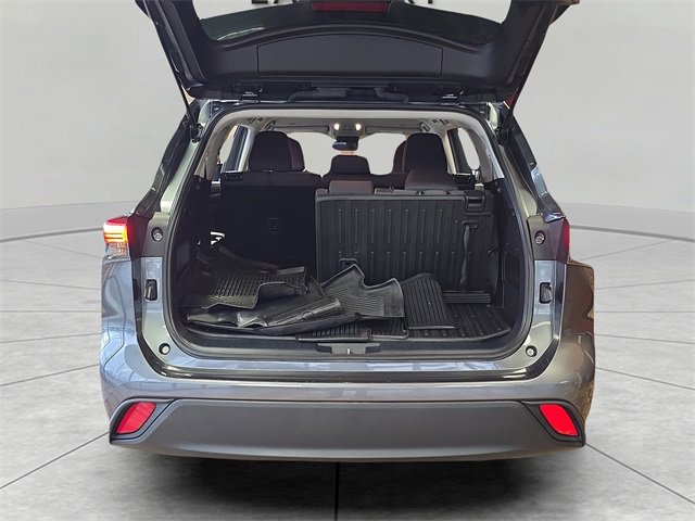 Used 2023 Toyota Highlander L image 27
