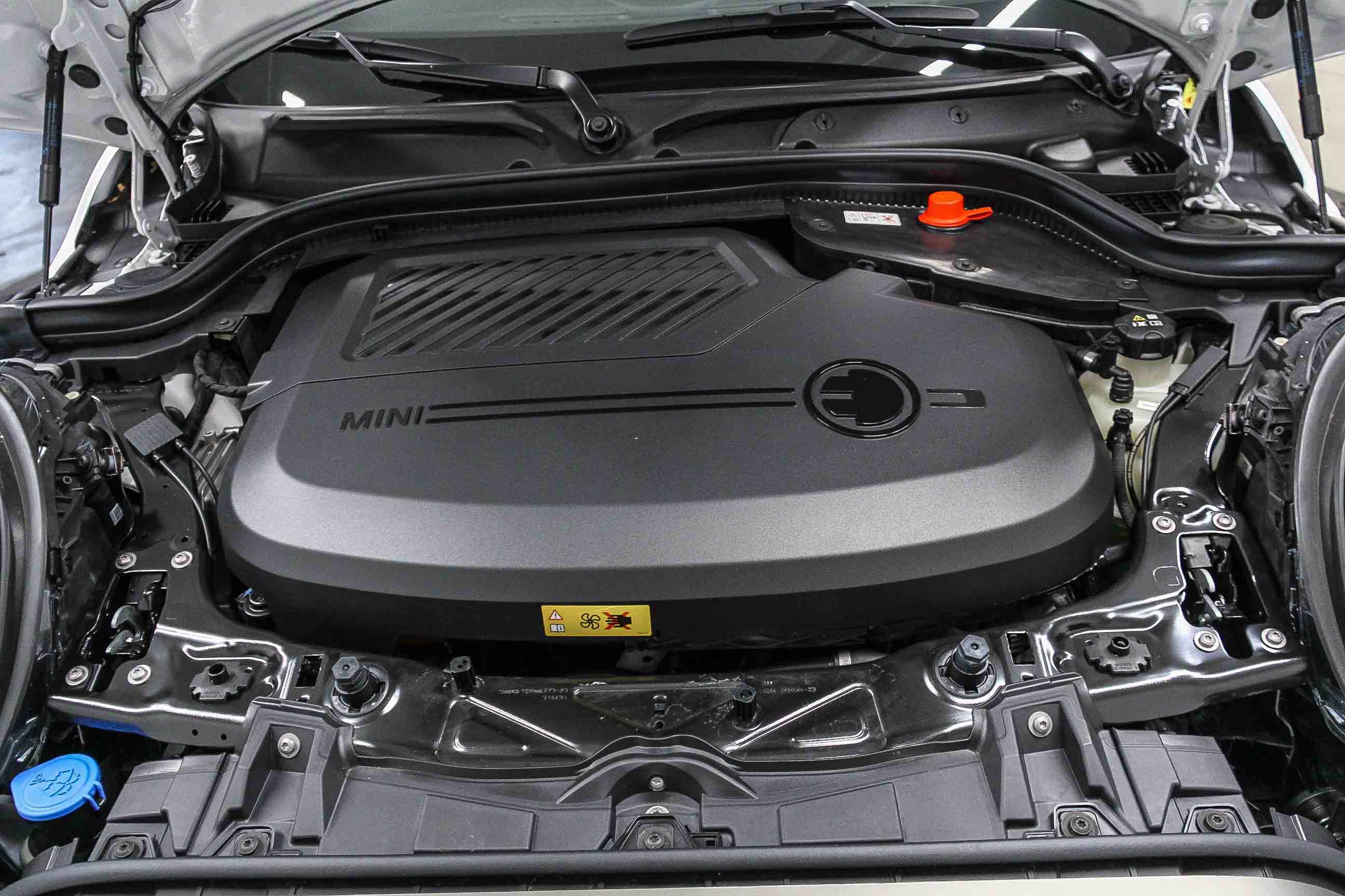 Certified 2024 MINI Cooper SE w/ MINI Resolute Edition image 27