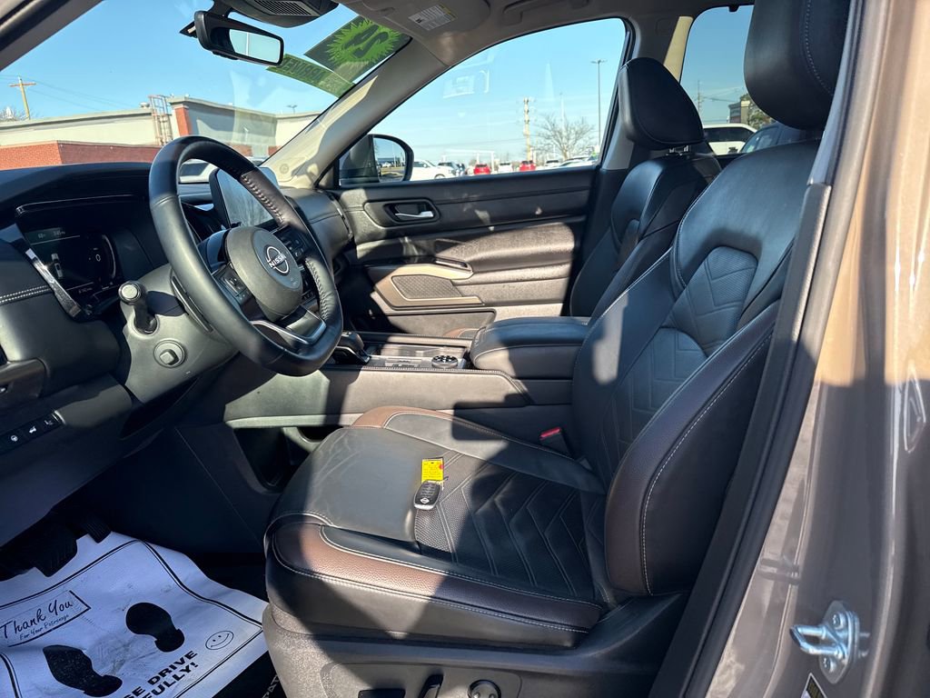 Used 2024 Nissan Pathfinder Platinum w/ Cargo Package image 11