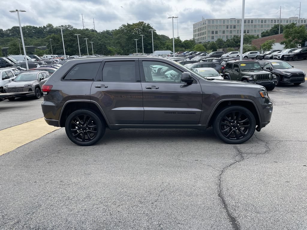 Certified 2020 Jeep Grand Cherokee Altitude AWD/4WD image 7