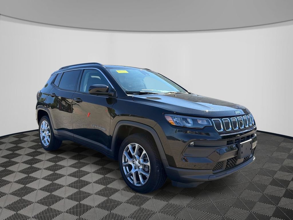 Certified 2022 Jeep Compass Latitude w/ Sun and Sound Group AWD/4WD image 7