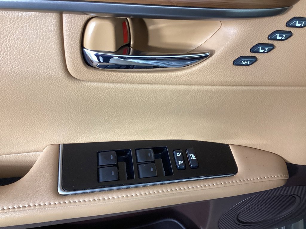Used 2017 Lexus ES 300h w/ Luxury Package FWD image 11