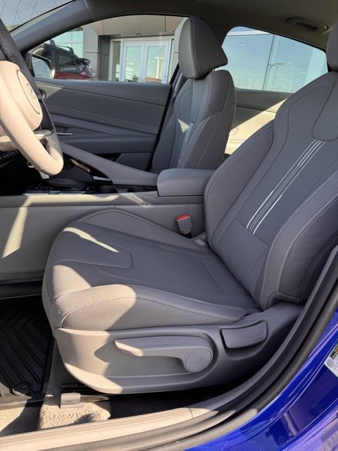 Used 2025 Hyundai Elantra SEL image 10