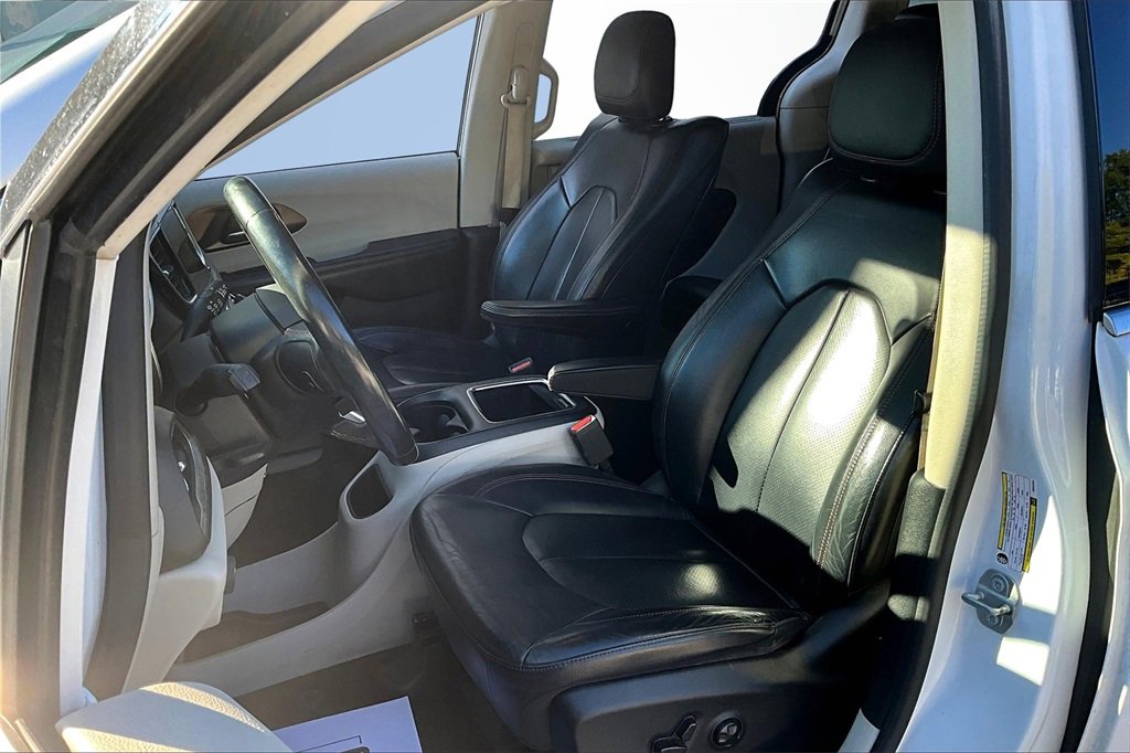 Used 2019 Chrysler Pacifica Touring-L Plus w/ Advanced Safetytec Group image 20