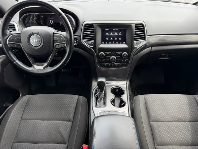 Used 2020 Jeep Grand Cherokee Laredo image 3