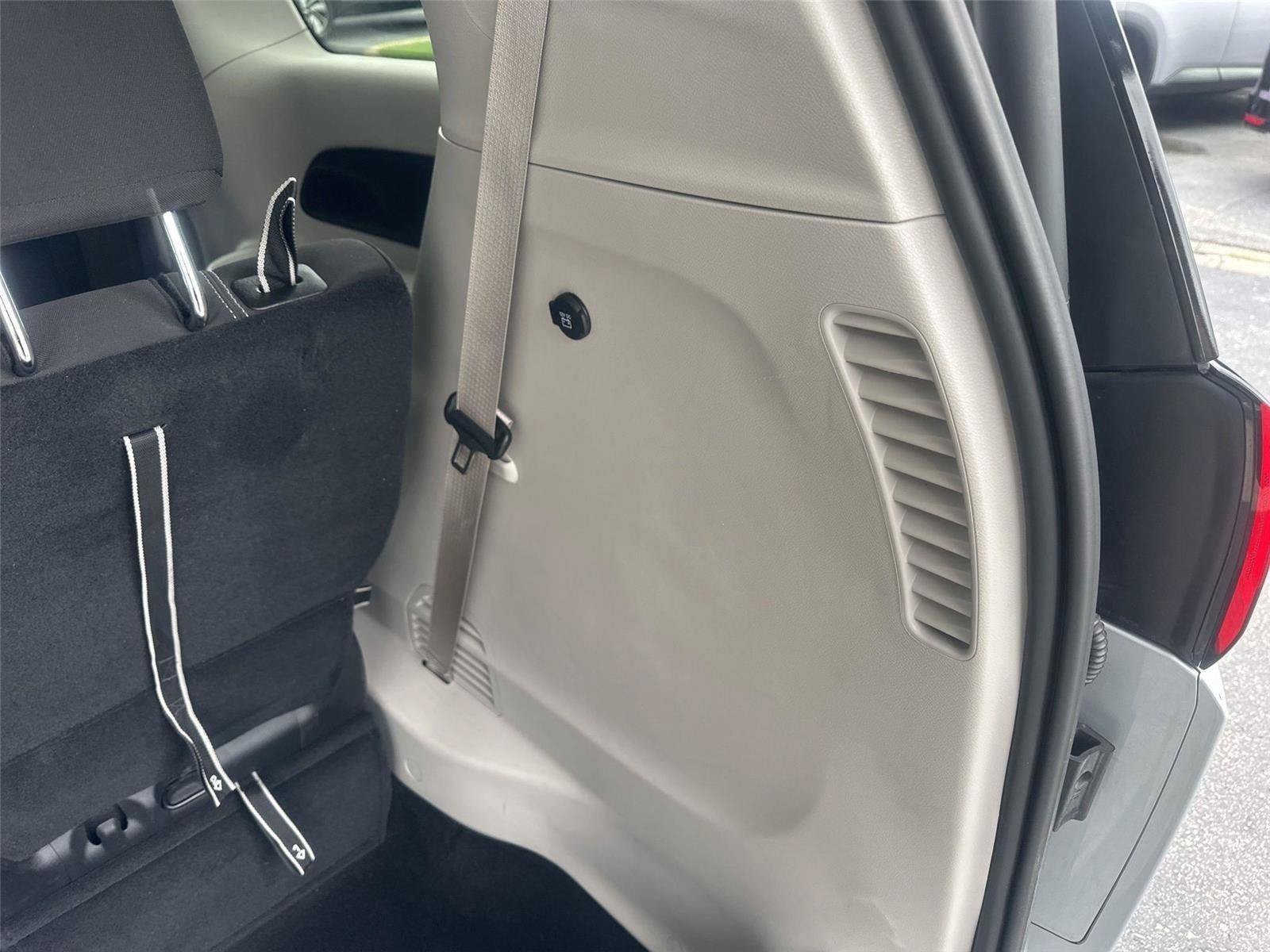 Used 2024 Chrysler Voyager LX FWD image 19