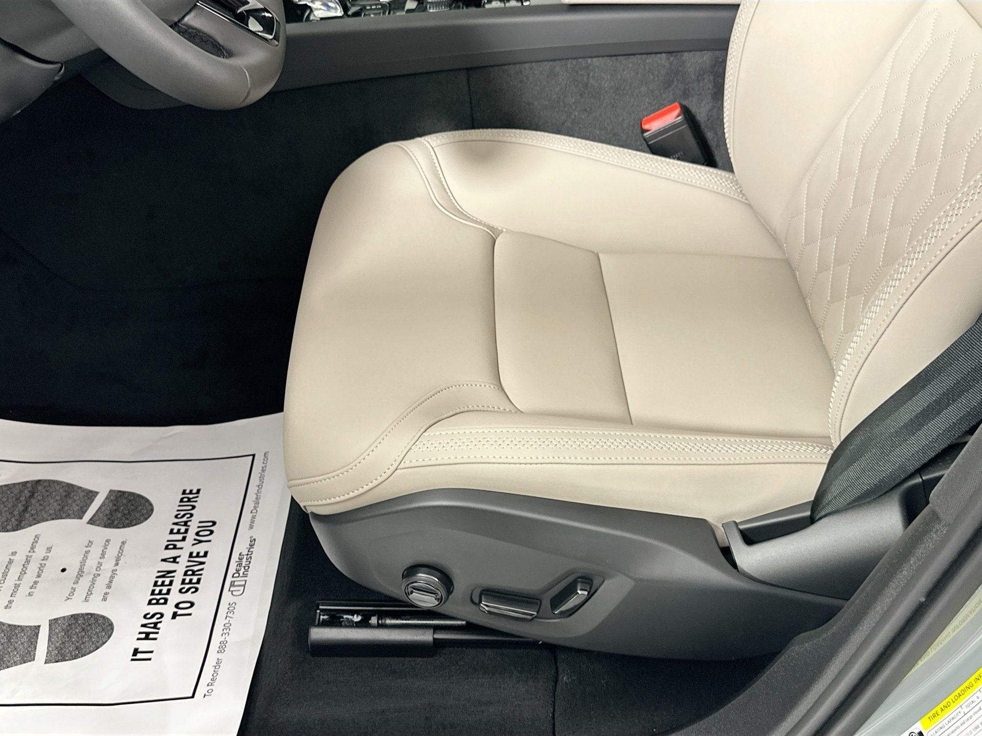New 2026 Volvo XC60 B5 Plus w/ Protection Package Premier AWD/4WD image 20