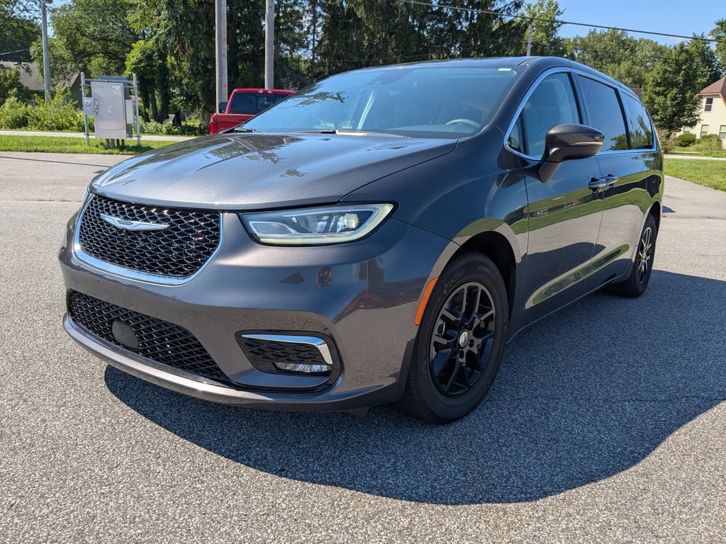 Used 2024 Chrysler Pacifica Touring-L